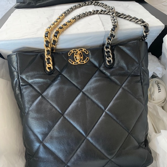 CHANEL Handbags - 2022 Chanel 19 Quilted Lambskin Shopping Bag, Black